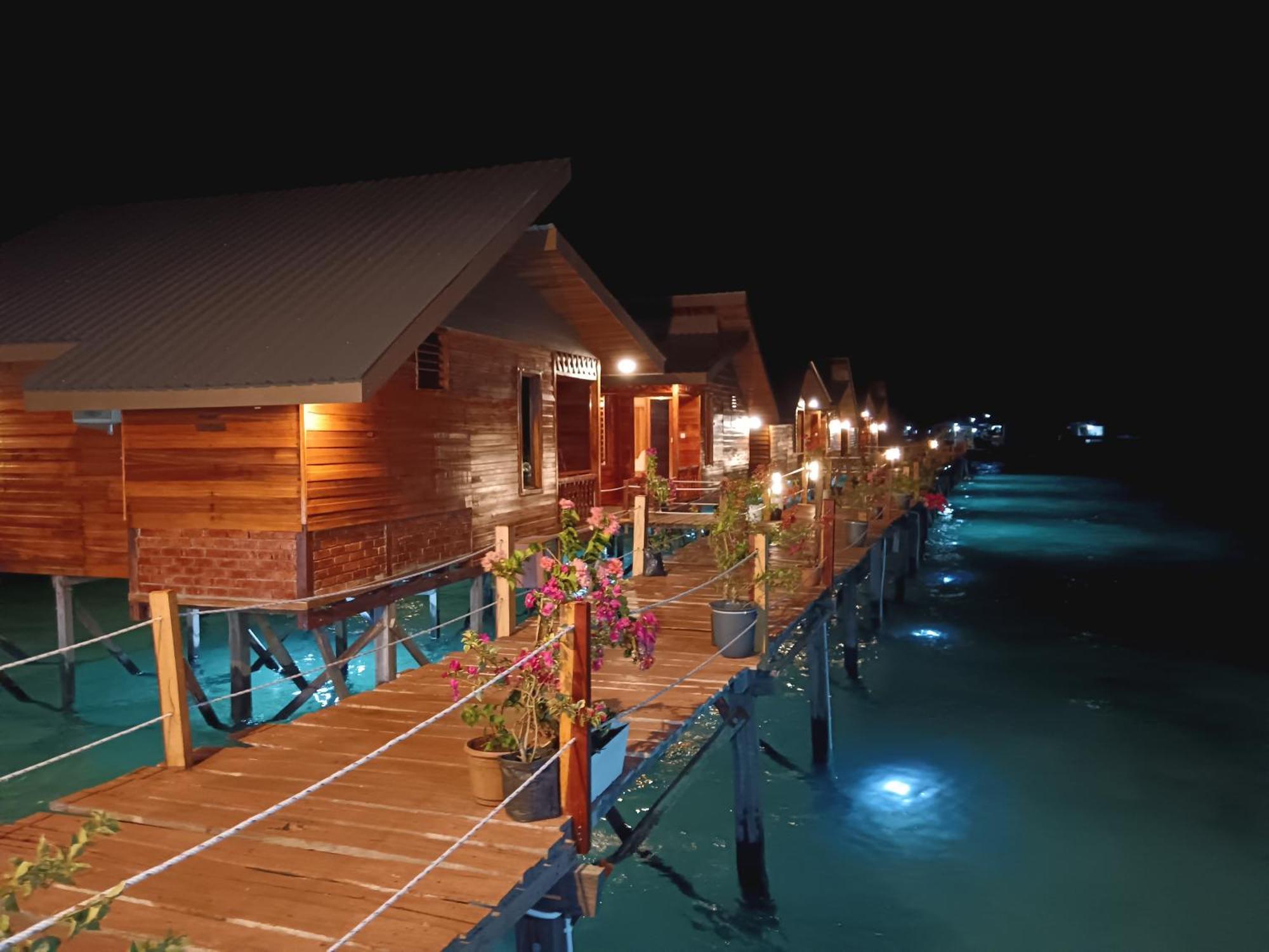 La Water House Semporna Bed & Breakfast Luaran gambar